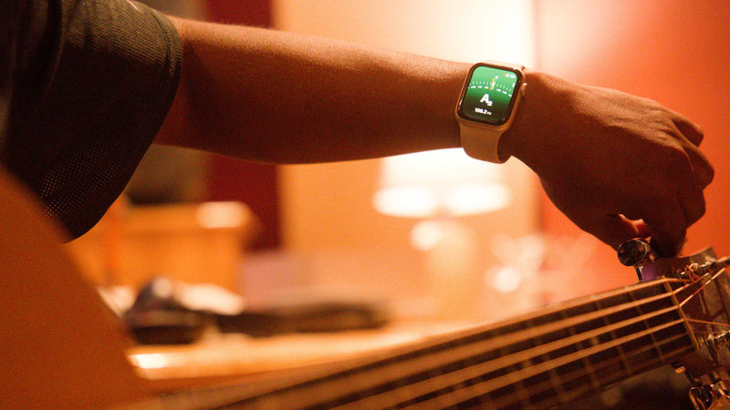 Guitar Wiz Apple Watch Tuner in Use Landscape