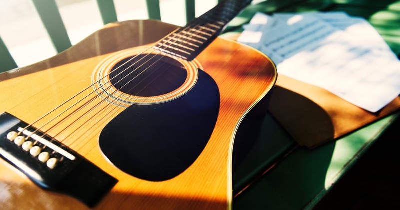 Apple Features Guitar Wiz in Visual Intelligence Chords Coverage